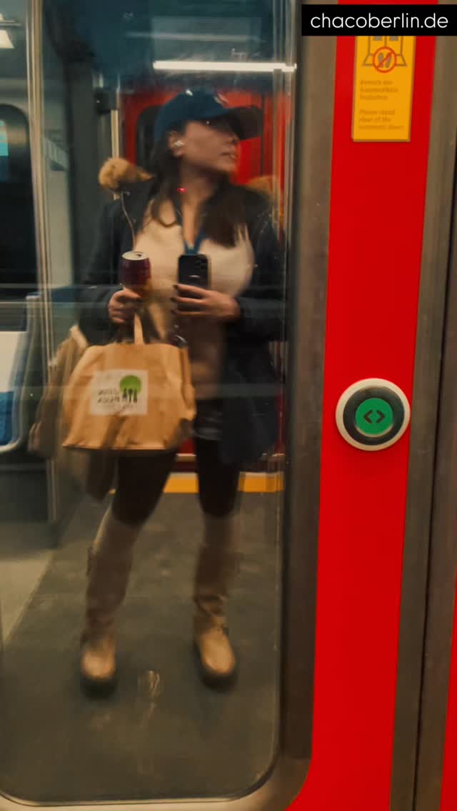 To my imaginary boyfriend...

I miss you.
I think of you.
I hope you’re okay.

Especially these days…
when Dubai and Abu Dhabi appear on my screen.

#IMissYou
#thinkingofyou 
#berlinlife